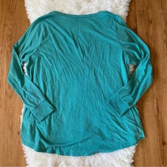 💖SALE💖 TORRID GREEN CLASSIC FIT V-NECK LONG SLEEVE TOP BASIC CASUAL NORMCORE - Picture 4 of 6